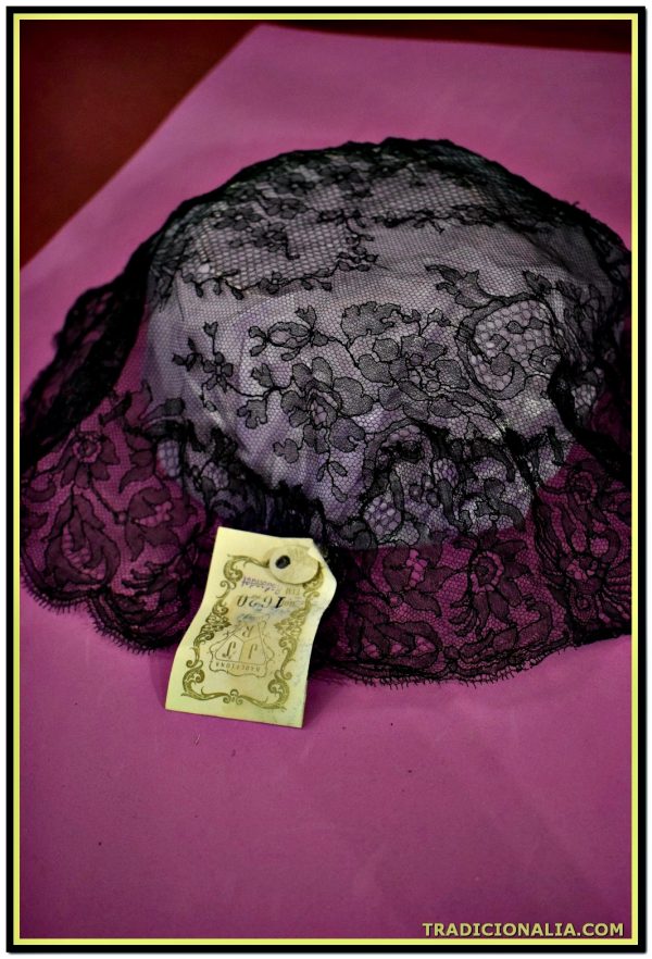 Elegante mantilla antigua cubre cabeza negra