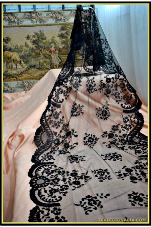 Maravillosa mantilla española negra. Chal elegante