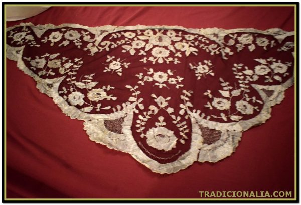 Lace - Mantilla