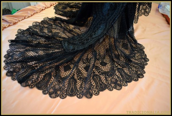 Mantilla - Lace