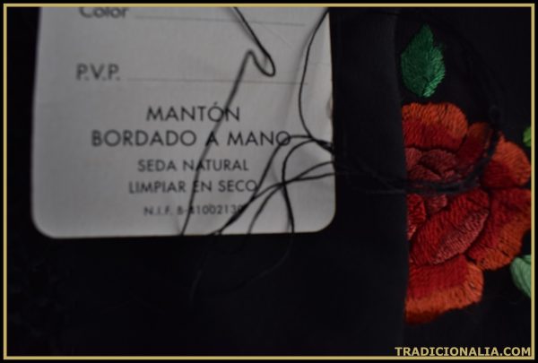 Mantón de Manila antiguo negro con bordados florales a estrenar