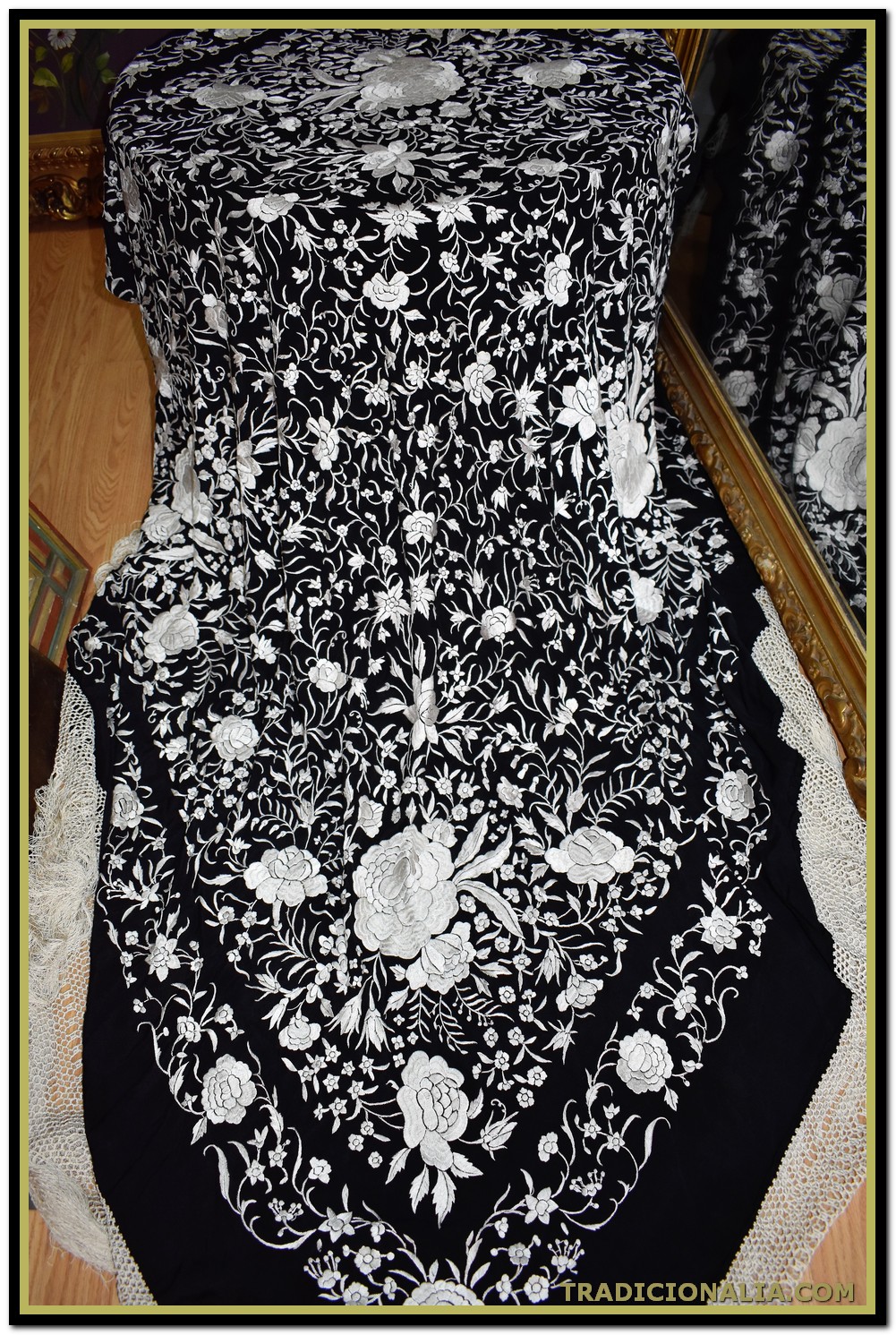 La Señorita Mantones bordados Flamenco Manton de Manila negro con flores negro