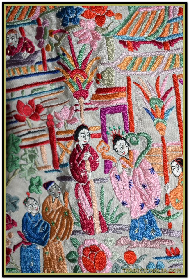 Mantón de Manila antiguo Cantonés con espectacular bordado en seda a mano