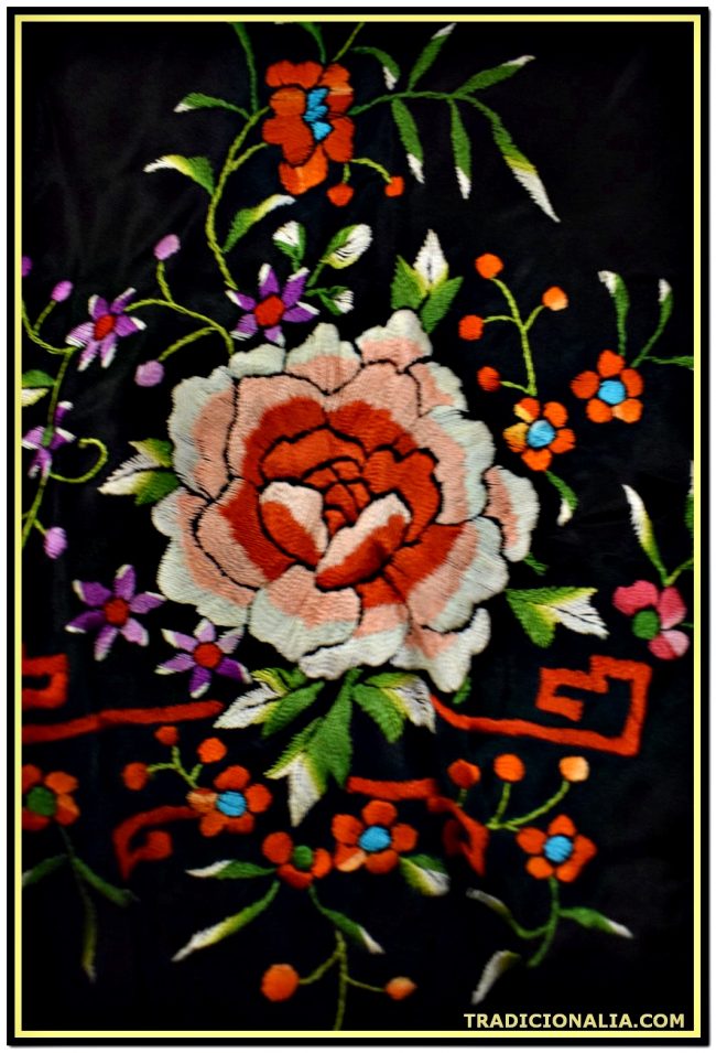 Mantón de Manila de raso de seda para niña con flores y pavo real